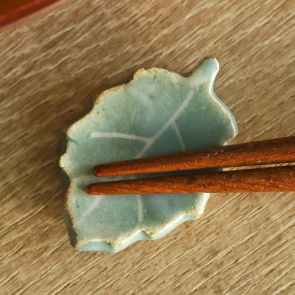 箸置き 木の葉 陶器 箸置 はし置き カトラリーレスト 葉っぱ 葉 植物 陶器製 和食 洋食 おしゃれ 日本製 【3980円以上送料無料】