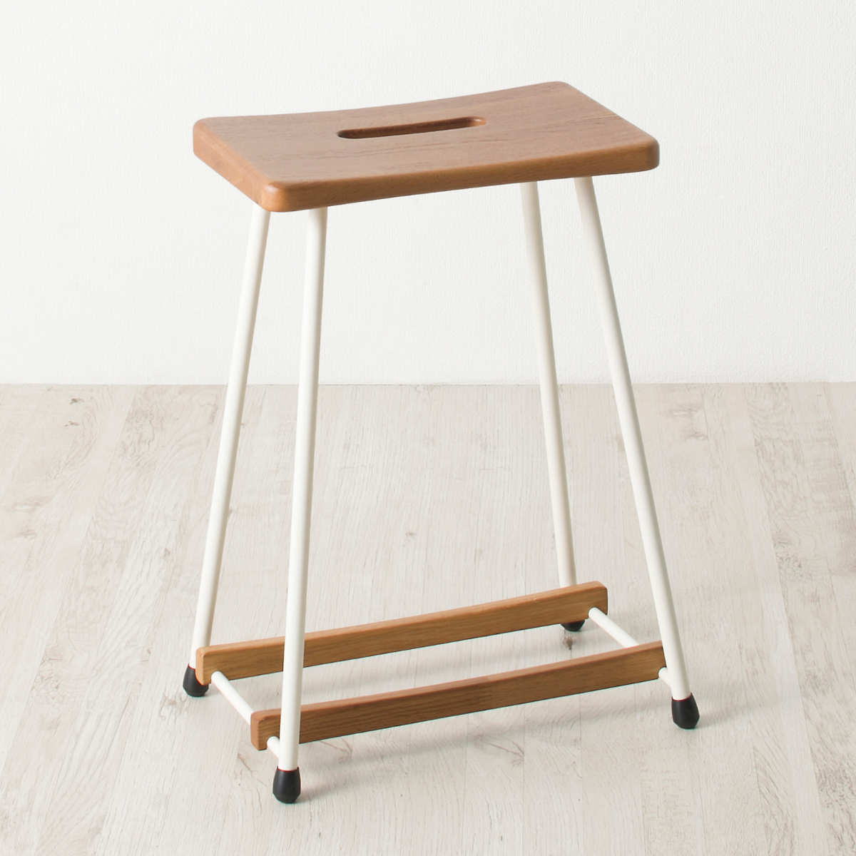 スツール LOHATES STOOL2°HIGH 介護用品 おしゃれ （ 送料無料 立ち上がり 補助 シンプル 介護 玄関 寝室 洗面所 軽量 立ち上がり補助 ） 【3980円以上送料無料】