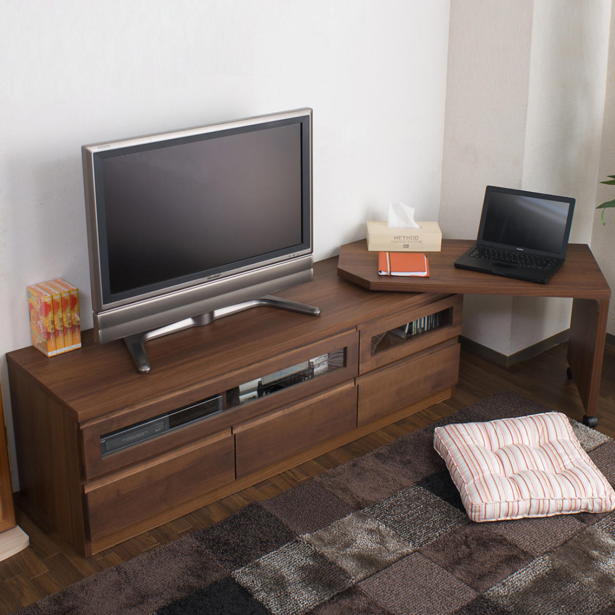 伸縮 テレビ台 回転盤付 アルダー前板 幅156〜215cm ダークブラウン （ テレビボード TV台 テレビラック 天然木 日本製 完成品 収納 木製 TVラック フラップ扉 AVボード 引き出し ） 【3980円以上送料無料】