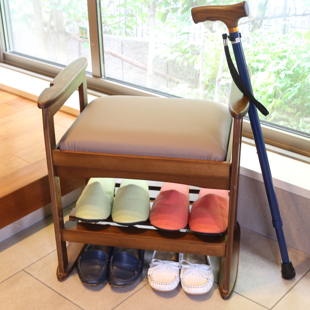 玄関ベンチ 座面高6段階調節 ステッキホルダー付 ちょっと腰掛け （ 玄関 ベンチ 補助椅子 チェア ...