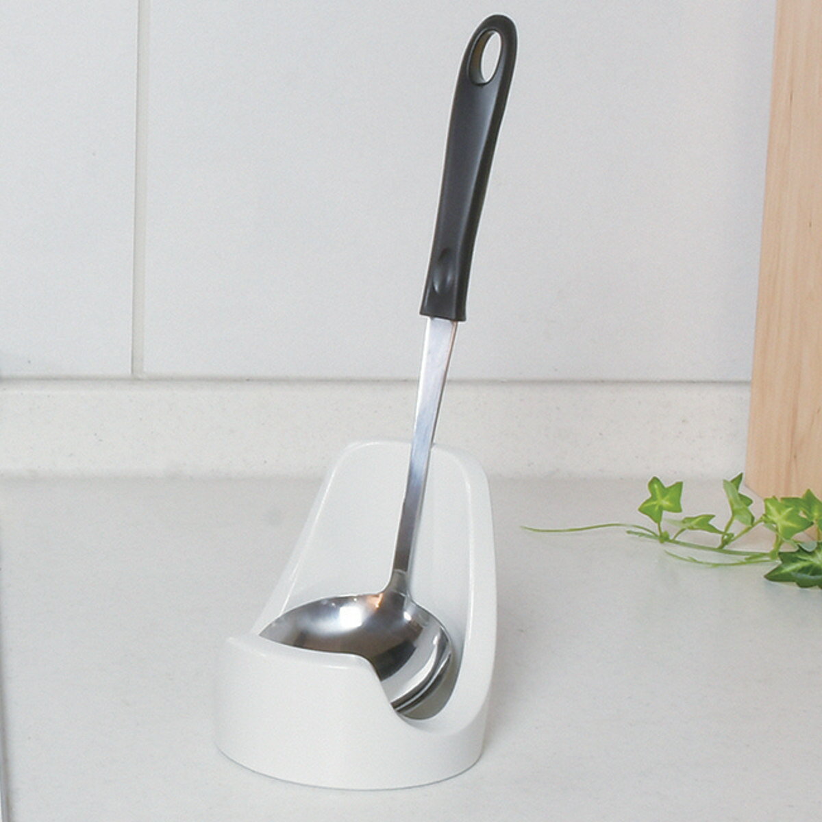 お玉スタンド ブランキッチン 磁器製 （ お玉置き お玉ホルダー お玉受け おたまスタンド キッチンツールスタンド 磁器 お玉 おたま 置き スタンド 入れ ちょい置き 一時置き キッチン小物 ） 【3980円以上送料無料】のサムネイル