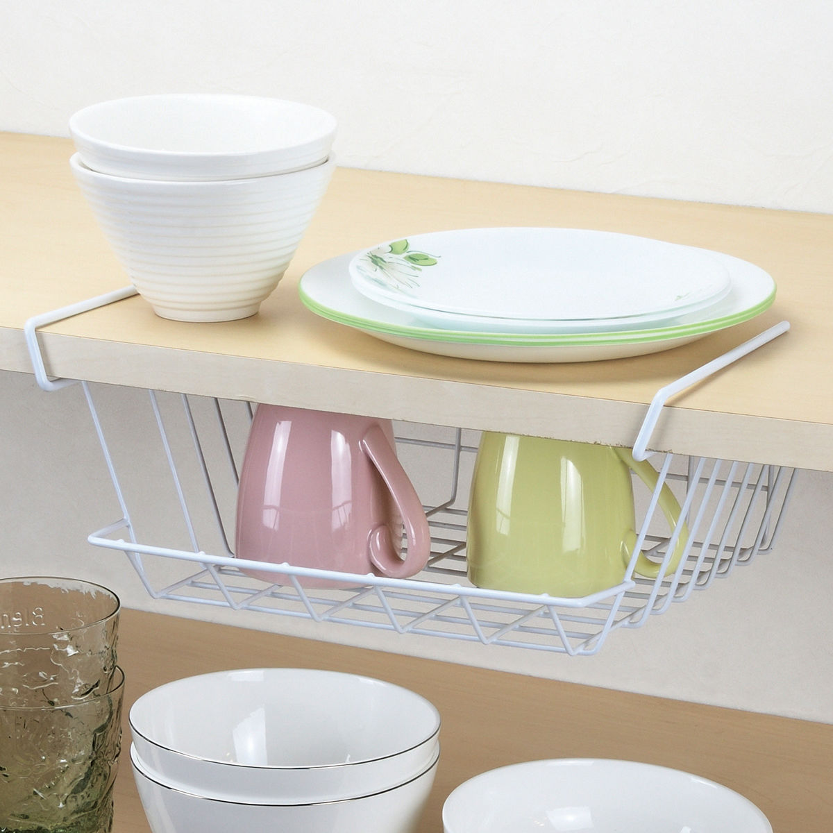 キッチンバスケット キッチンスマイル ハンガーバスケット （ 戸棚収納 吊り戸棚収納 収納ラック 食器棚収納 吊戸棚 戸棚 浮かせて収納 吊り下げ 皿収納 食器 食品 カップ 食器棚 収納 ワイヤーラック 白 ）【3980円以上送料無料】