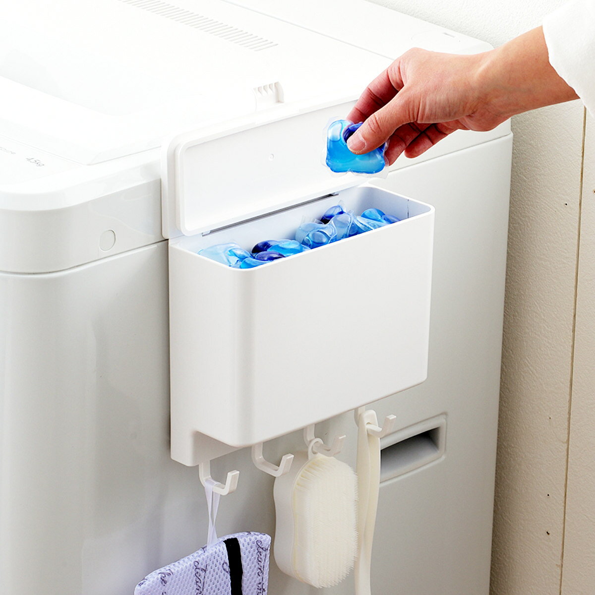 洗剤収納 洗剤ボールストッカー マグネットタイプ マグ・ピット （ 洗濯洗剤 収納 マグネット 磁石 ふた付き 洗濯機横 洗剤ボール 小物入れ 洗濯機 隙間 ランドリー収納 隙間収納 洗濯小物 浮かせて収納 省スペース シンプル ）【3980円以上送料無料】
