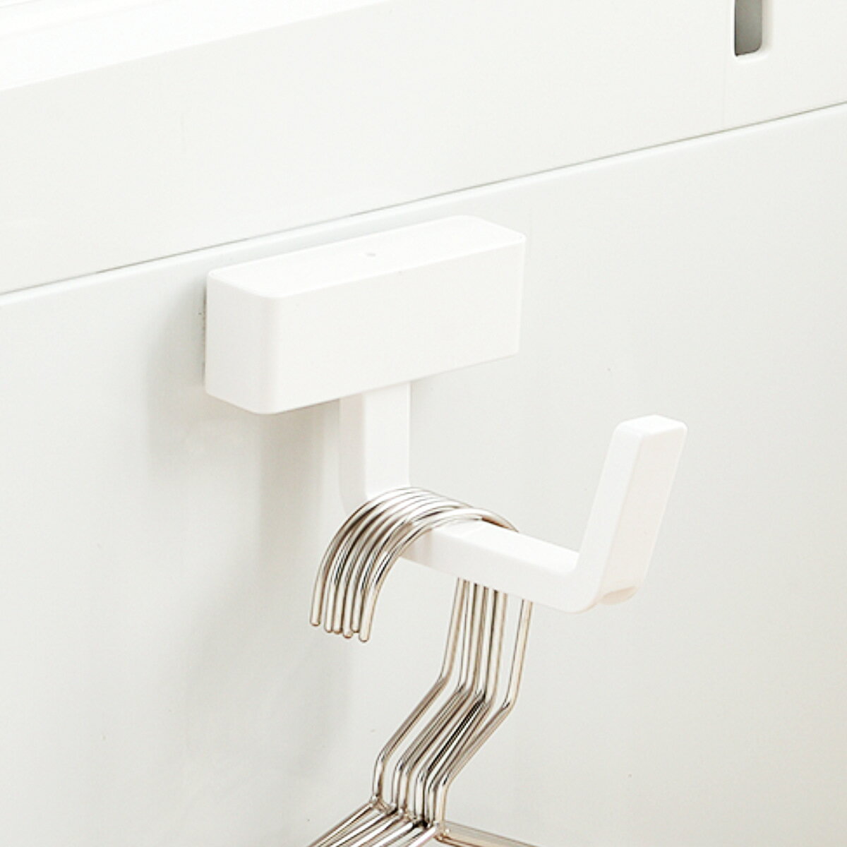 ハンガー収納 ハンガーホルダー マグネットタイプ ランドリー収納 マグ・ピット （ ハンガー 収納 フック マグネット 磁石 洗濯機横 洗濯機 隙間 洗濯ハンガー 角ハンガー 隙間収納 洗濯小物 浮かせて収納 省スペース シンプル ）【3980円以上送料無料】