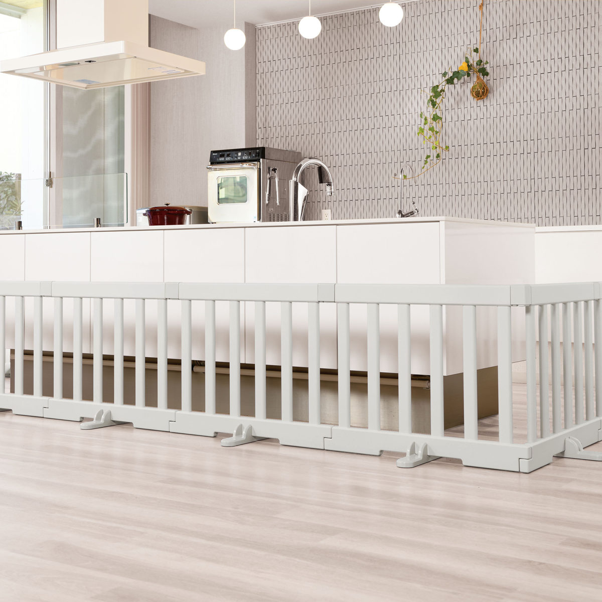 ベビーゲート パーテーションにも使える ベビーサークル 10枚セット ドア付 （ リッチェル ベビーフェンス パーテーション 置くだけ ベビー 赤ちゃん ベビーガード フェンス セーフティグッズ レイアウト自由 買い足し 簡単組立 ）【3980円以上送料無料】