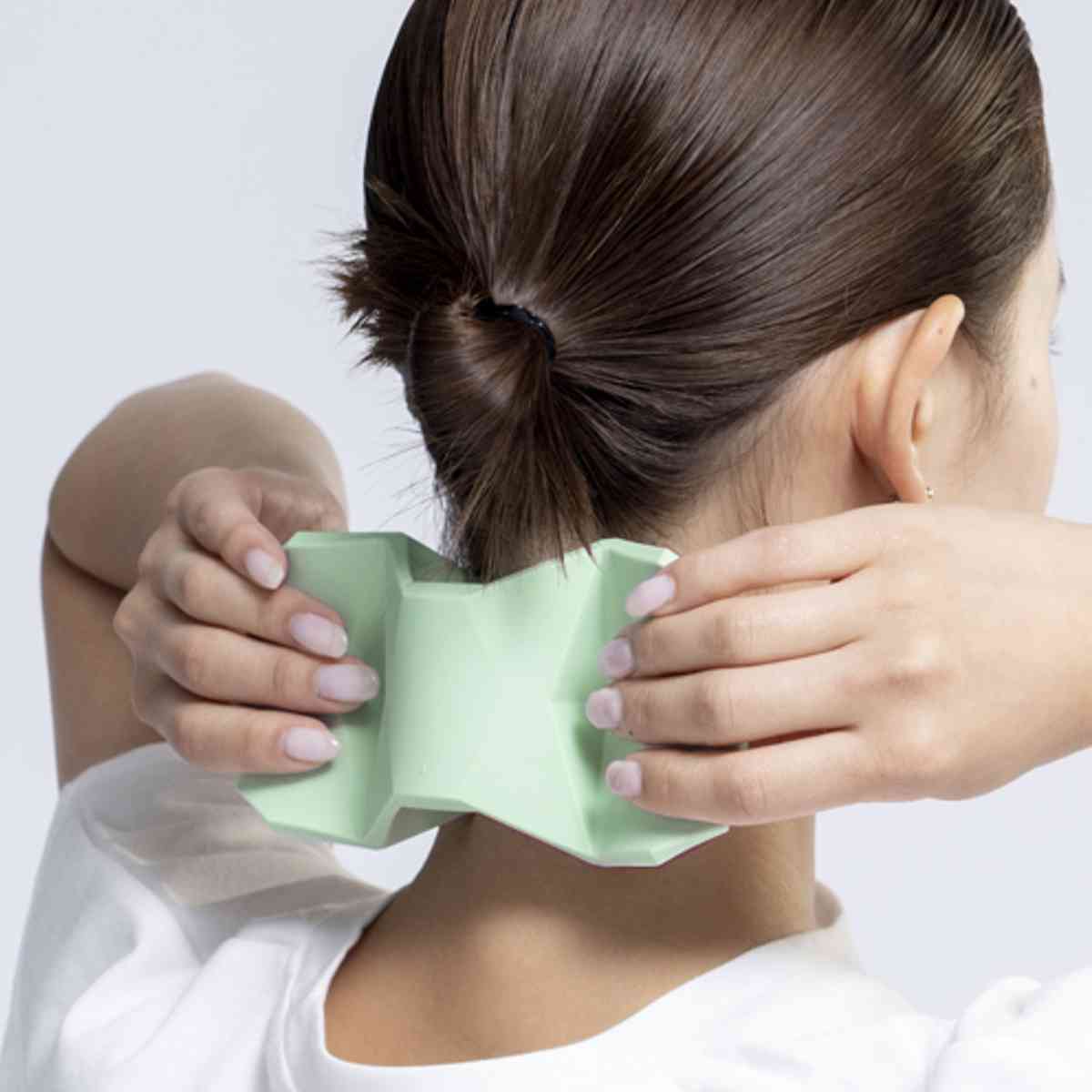 マッサージ器 キカケア ネックマッサージャー ツボ押し 首こり （ つぼ押し マッサージグッズ セルフケア用品 首回り シリコン リフレッシュ コンパクト 幾何学モチーフ おしゃれ 入浴 お風呂 自宅 ）【3980円以上送料無料】