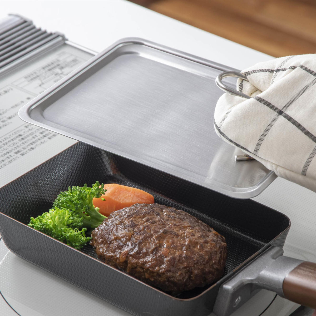 【先着】最大400円OFFクーポン有！ 卵焼き器 蓋 食洗機で洗える 玉子焼きフライパンカバー 日本製 （ 玉子焼き用 ふた 玉子焼きカバー オールステンレス スタンド式 フライパンカバー 玉子焼き器用蓋 卵焼き用カバー 鍋蓋 角型 ステンレス製 ）【3980円以上送料無料】