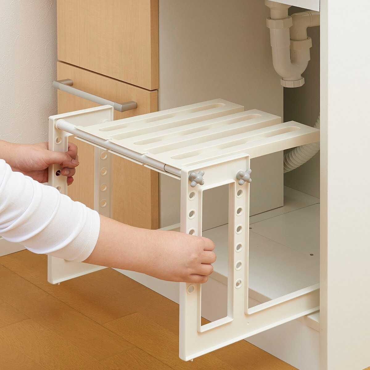 洗面所収納 洗面下フリーラック 伸縮タイプ Sサイズ 幅33～50cm キッチン収納 （ 伸縮 収納 洗面下 フリーラック 簡単 日本製 シンク下ラック 棚 ラック 可動棚 シンク下 洗面所 排水管 ） 【3980円以上送料無料】
