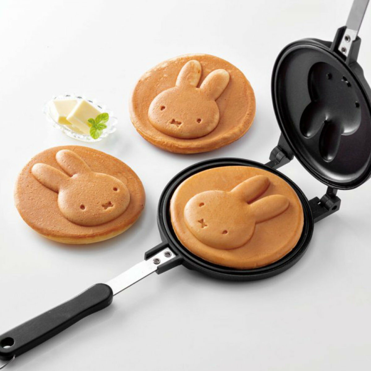 ホットケーキメーカー ミッフィー アルミ （ ガス火専用 直火仕様 アルミ製 フライパン 軽い 軽量 フッ素樹脂加工 焦げ付きにくい お手入れ 簡単 分解 両面 焼き印加工 かわいい キャラクター ） 【3980円以上送料無料】のサムネイル
