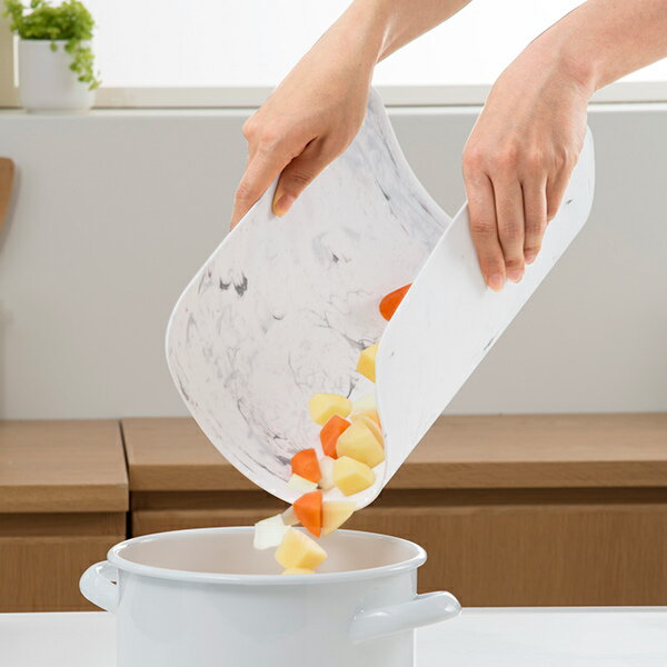 まな板 抗菌 38.5×28.5cm L シートタイプ おこしやすいシートまな板 食洗機対応 抗菌 40×30cm （ まないた マナイタ 俎板 抗菌加工 軽い 軽量 家庭用まな板 抗菌まな板 カッティングボード キッチンツール 下ごしらえ ） 【3980円以上送料無料】