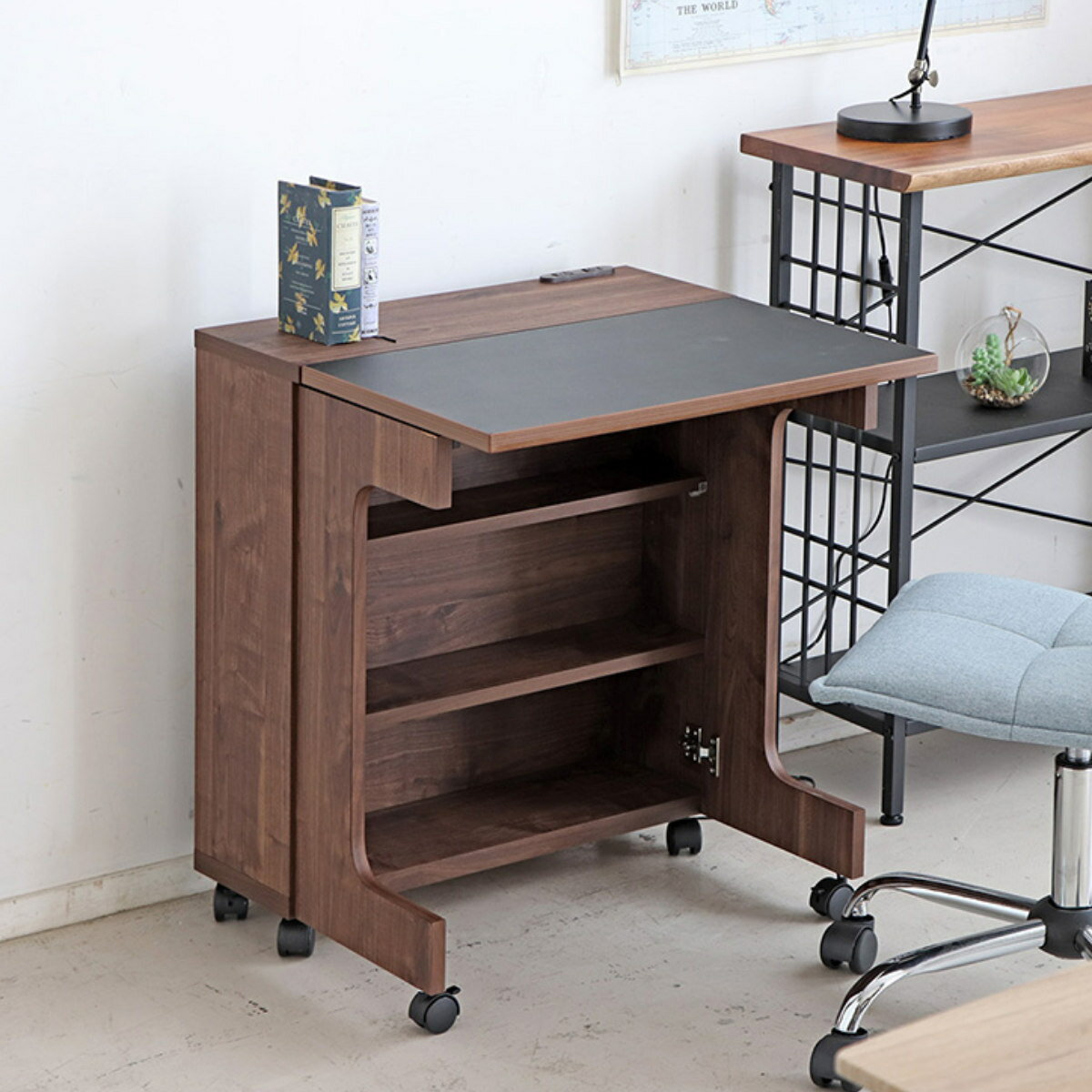 デスク 幅60cm 折りたたみ 木目調 レザー調 収納 （ 送料無料 コンパクト コンセント キャスター マガジンラック 収納棚付き テレワーク おしゃれ 省スペース リビング ） 【3980円以上送料無料】のサムネイル