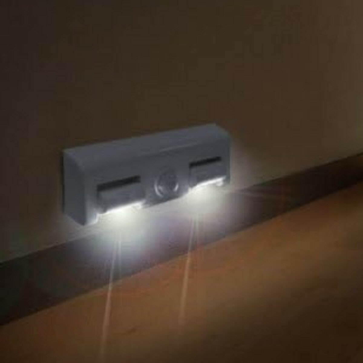 センサーライト どこでもセンサーライト 角ピカ （ ポーチライト 人感センサー 照明 屋内 屋外 玄関 玄関灯 外 センサー 電池 電池式 屋外照明 ライト 人感 玄関ライト 室内 ）【3980円以上送料無料】