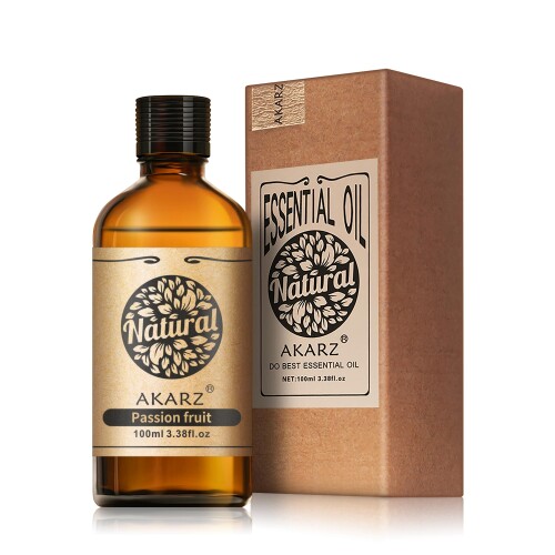 AKARZ 100ml パッションフルーツアロマオイル - 純粋で天然のアロマオイル、ディフューザー・ルームフレグランス用 【トロピカル・フルーティ・パッションフルーツの香り】- 厳選された厳選されたなパッションフルーツから、コールドプレス法で抽出された本格的な厳選されたエッセンシャルオイルです。活気に満ちたエキゾチックな香りを誇り、甘いトロピカルフルーツの香りにマンゴー、パイナップル、バナナのほのかな香りがブレンドされています。それは緑豊かなトロピカルな果樹園の温かさを抱きしめているようです。この香りは楽しさでありながら豊かで、甘さがありながら甘ったるくなく、パッションフルーツの情熱的な魅力を体現しています。 【最適なブレンドパートナー】- ブレンド相性:パッションフルーツのエッセンシャルオイルは、スイートオレンジ、ジュニパーベリー、オレンジブロッサム、ペチグレイン、ベルガモット、レモンバームのエッセンシャルオイルと美しく調和します。一緒に使用することで、香りの効果が高まります。 【UVカット機能付きアンバー色ガラス瓶 | 100mL大容量】- パッケージング:100mLの大容量エッセンシャルオイルは、紫外線をカットするアンバー色ガラス瓶に充填されています。日光から内容物を保護し、長期にわたって香りの純度と品質を保ちます。付属のドロッパーは、ムダなく正確な量を取り出せる設計で、使いやすさを追求しました。 【贈り物に最適な選択】- 優雅なパッケージデザインの当社エッセンシャルオイルは、誕生日、クリスマス、母の日、父の日、バレンタインデー、記念日、感謝祭、新年など、大切な方への心のこもった贈り物として喜ばれます。倫理的な収穫方法を尊重し、ヴィーガンフレンドリーな価値観に基づいて作られており、自然の恵み、実用性、真心を一つにした贈り物で、大切な瞬間を彩ります。 【安心のカスタマーサポート】- お約束:エッセンシャルオイルについてご質問やご不明点がございましたら、いつでもお気軽にお問い合わせください。お客様のご満足を第一に、迅速かつ丁寧に対応させていただきます。 商品コード58081763320商品名AKARZ 100ml パッションフルーツアロマオイル - 純粋で天然のアロマオイル、ディフューザー・ルームフレグランス用※他モールでも併売しているため、タイミングによって在庫切れの可能性がございます。その際は、別途ご連絡させていただきます。※他モールでも併売しているため、タイミングによって在庫切れの可能性がございます。その際は、別途ご連絡させていただきます。