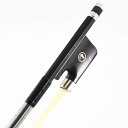 VINGOBOW チェロ用 カーボン弓 Carbon Fiber Cello Bow (3/4) 【高パフォーマンス】チェロボウ100Cは暖かくて深い音がご提供できます。経験豊かな職人さんにより手作られて、予備プレーヤー向けにおすすめです。 【高品質の炭素繊維(CARBONFIBER)】素材がカーボン・コンポジットですので、木製竿より強くて安定感があるとの好評をいただいております。規格としてフールサイズが約67cmで、軽いモデルです。バックアップ用の弓や練習用の弓などとして非常に適しています。 【天然馬毛(NATURALHORSEHAIR)】弊社出品ぼボウがより優れた柔軟性とロジン着安さを目指して、天然のモンゴル産の馬毛を使用しています。 【バランスの取れた】ご存知の通りに、バランス・ポイントがどの弓にとっても非常に重要です。適切なバランス・ポイントにより、弓を制御しやすくになります。弊社の職人さんは、ポイントを適切な範囲にコントロールしように、何回も弓を調整します。 【きれいな手作り】当モデルはナイフや他のツールで20以上のプロセスを通じて完成されます。ストレートスティック。迅速な対応力、暖かい音がご提供できます。非常に良好な状態で、ロジン着だけで演奏できます。 このモデルは、素材がカーボン ■コンポジットですので、木製竿より強く軽くて安定感があり好評をいただいております。バックアップ用の弓や練習用の弓として非常に適しています。 未漂白のモンゴル馬を使用することで、甘い音が提供できます。エボニー ■フロッグがシンプルなパールアイで飾られます。フロッグの目とスライドにはアバロン(アワビ)を使用しています。 装飾としてはきれいなネジ(screw)、羊革グリップと白銅の巻線です。 当弓は白銅(ニッケル銀)でフルマウントされており、経験豊な職人で手作られます。良くバランスをとれたので、楽しい演奏ー体験が提供できます。　　　　　 商品コード58064508726商品名VINGOBOW チェロ用 カーボン弓 Carbon Fiber Cello Bow (3/4)サイズ3/4カラーブラック※他モールでも併売しているため、タイミングによって在庫切れの可能性がございます。その際は、別途ご連絡させていただきます。※他モールでも併売しているため、タイミングによって在庫切れの可能性がございます。その際は、別途ご連絡させていただきます。