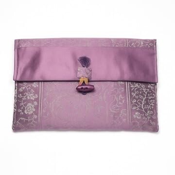(〜恵のご縁〜Blessing Ring) 紫音 帯地クラッチPCケース 一点物 紫の花文様 羽織紐 留め具