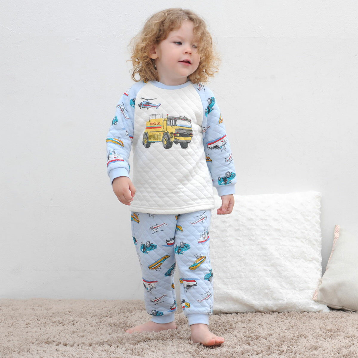 【10％OFF】《コンビミニ》腹巻き付きあったかパジャマ(レスキュー) : 男の子 80cm 90cm 100cm 110cm 120cm 130cm | 赤ちゃん ウェア 子供 こども服 秋冬 乗り物 上下セット 長袖 キッズ お揃い プレゼント おしゃれ 綿100% キルトパジャマ キルト