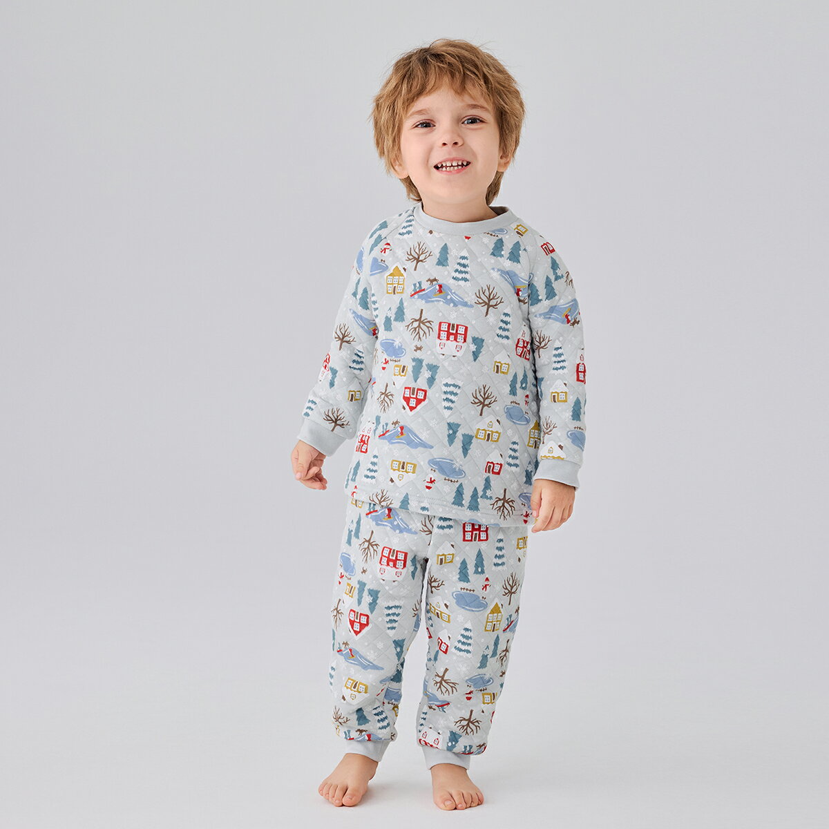 【20%OFF】《コンビミニ》のびのび腹巻付きあったかキルト長袖パジャマ（雪の町） : 女の子 男の子 80cm 90cm 100cm 110cm 120cm 130cm 140cm | ベビー服 子供 子ども こども キッズ 秋冬 ルームウェア 可愛い【パジャマ】 2