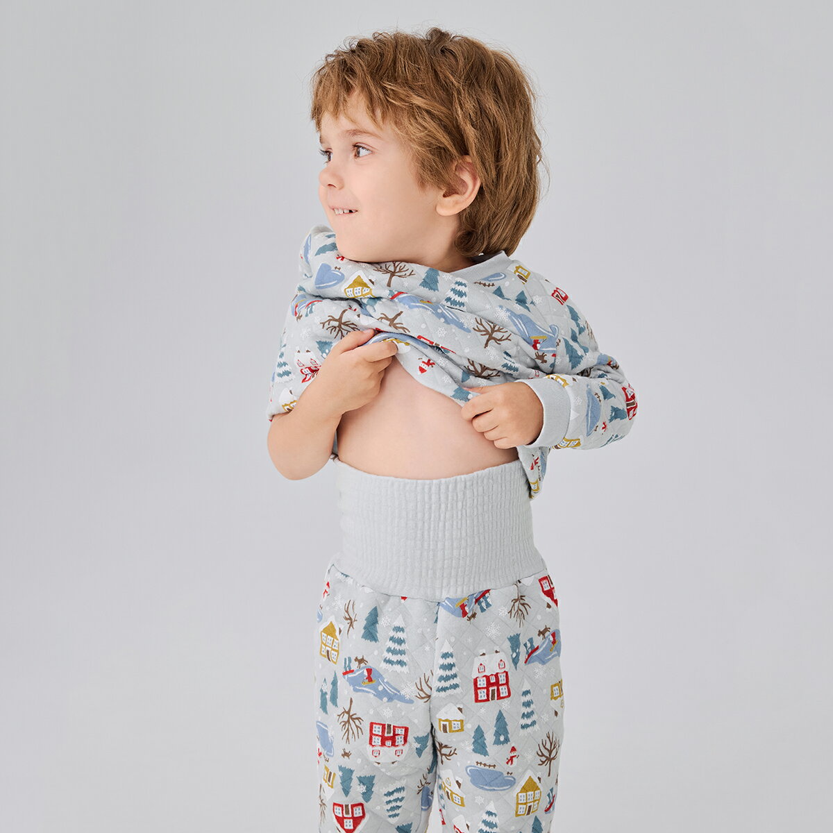 【20%OFF】《コンビミニ》のびのび腹巻付きあったかキルト長袖パジャマ（雪の町） : 女の子 男の子 80cm 90cm 100cm 110cm 120cm 130cm 140cm | ベビー服 子供 子ども こども キッズ 秋冬 ルームウェア 可愛い【パジャマ】 3