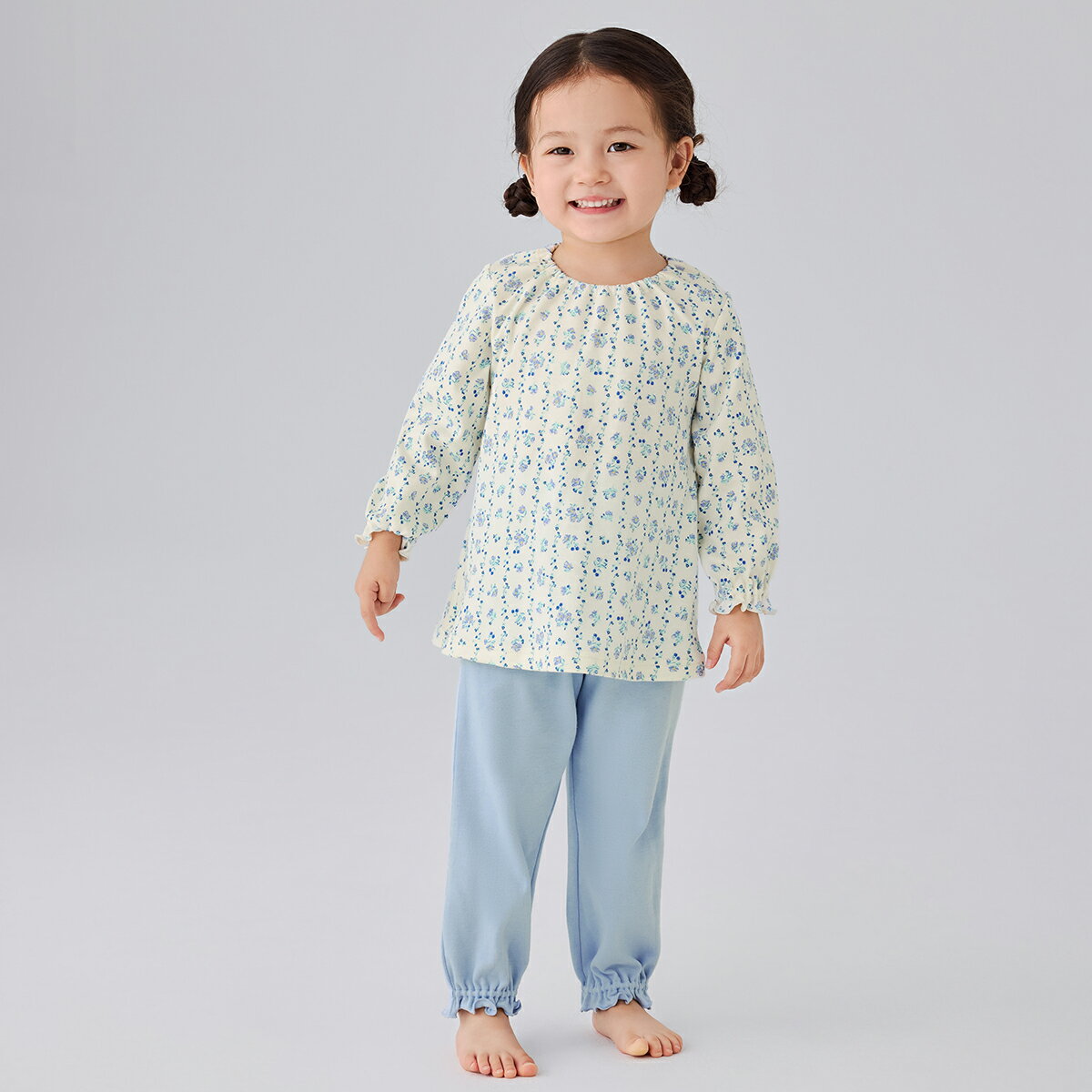 【30%OFF】《コンビミニ》のびのび腹巻付きスムース長袖パジャマ（ブルーフラワー） : 女の子 80cm 90cm 100cm 110cm 120cm 130cm 140cm | ベビー 子供服 子ども こども キッズ 綿100% ルームウェア 上下 春 秋 冬【パジャマ】【outlet】