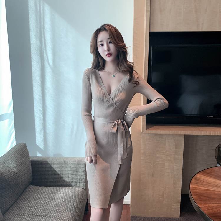 ワンピース ニットソー ミニスカート タイトスカート ひざ丈 長袖 Vネック 襟付き スリム 細身 ストレート ウエストマーク ウエストリボン かわいい 大人可愛い きれいめ シンプル カジュアル 大人 上品 お洒落 かっこいい 大人可愛い 大人女子 こなれ感 個性的 クール