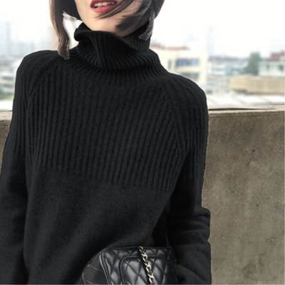 しっかりとした厚みで冬にあたたかいニットトップスです。ゆったりとしたサイズ感でスカートやワイドパンツとの相性がよく、年齢問わず使いやすいアイテムです。色展開 ブラック グレー モカ ベージュ ブラウンサイズ S M L XLサイズ(cm)S /バスト 95 /着丈 54-60 /袖丈 60M /バスト 100 /着丈 55-61 /袖丈 61L /バスト 105 /着丈 56-62 /袖丈 62XL /バスト 110 /着丈 57-63 /袖丈 62 《商品について》※当ショップは海外からのノーブランド商品になります。海外製品のため日本商品に比べ品質が劣る場合がございます。糸のほつれ、多少の汚れやシミ、ファスナーが固い、デザインの若干の違いなどは不良品には該当しませんのでご了承ください。お手持ちの携帯やPCの画面設定の影響により、実物と色味が異なって見える場合がございます。※当ショップはお客様より注文を確認した上でメーカーに発注しておりますので返品、交換は出来かねます。ご了承下さいませ。《発送について》商品は海外倉庫からの取り寄せとなります。注文が入り次第お取り寄せの準備を行っております。ご入金確認後、お届けまでに「2-4週間」のお時間がかかります。ご注文が集中した場合などは通常よりもお時間がかかってしまう場合もございます。複数点ご注文の場合、分納でお届けする場合がございます。欠品や商品の不具合などにより、商品をお届けすることができず、ご注文をキャンセルさせていただく場合もございますのでご了承ください。※当ショップの商品はお取り寄せ商品につき、入金確認後メーカーへ発注させて頂きます。※メーカーにて在庫切れの場合は、速やかに返金させて頂きます。《返品について》ご注文完了後のキャンセルやサイズなどの内容変更は承っておりません。注文時によくご確認ください。ご注文確定時に売買契約が履行されておりますのでそのままお受け取りいただけますようお願い致します。通信販売は特定商取引法によりクーリングオフが適用されませんのでご注意下さい。商品に欠陥がある場合を除き、返品や交換はお受けしておりません。サイズ変更、カラー、イメージが違う、実寸が違うなどの返品、交換もお受けしておりません。返品・交換の手続きお届けした商品の欠陥、異なる商品が届いた際は商品お届け後5日以内にご連絡を頂いた場合に限り返品・交換をさせていただきます。*以下の場合は返品・交換はお受けできません。・お客様都合の返品・交換（カラー・サイズなど）・使用済み、お直し済み、洗濯、クリーニングされた商品。・タグが欠品、外れている商品・お客様のもとでニオイが付着、汚れ、キズなどが生じた商品。・お受け取りから5日以上経過した商品。・指定の返送先に返送されなかった場合。商品のお受け取りについて商品発送後、配送業者での保管期間を経過しこちらへ商品が戻った際の再送については着払配送のみ再送の手配を承ります。お客様都合によるお届けでないご注文は当店に返却され5日間の待期期間経過後にキャンセル手続きを行い、ご注文金額の50%を請求させていただきます。最後までご覧くださり、ありがとうございました。cts000587 タートル ニット セーター トップス 袖あり 長袖 タートルネック 切り替えデザイン リブ ケーブルニット リブニット 編み込み ニット かわいい 大人可愛い きれいめ シンプル カジュアル 大人 上品 おしゃれ 大人女子 こなれ感 ラフ ラブリー キュート ガーリー モード系 モダン 無地 秋 冬 10代 20代 30代 40代 50代 60代 レディース 通勤 通学 デート お出かけ 女子会 休日 着回し 普段使い 韓国系 ファッション スタイル 暖かい モテ S M L XL 5色展開 アースカラー