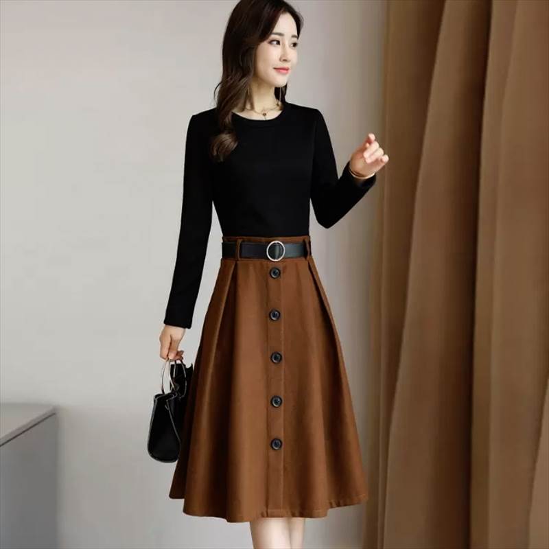 ワンピース 膝下 ミディアム丈 袖あり 長袖 ラウンドネック 襟なし セミフレア レース かわいい 大人可愛い きれいめ シンプル カジュアル 大人 上品 おしゃれ お洒落 大人可愛い 大人女子 こなれ感 ラフ キュート ガーリー ルーズ 個性的 主役級 とろみ感 抜け感 無地 春 秋