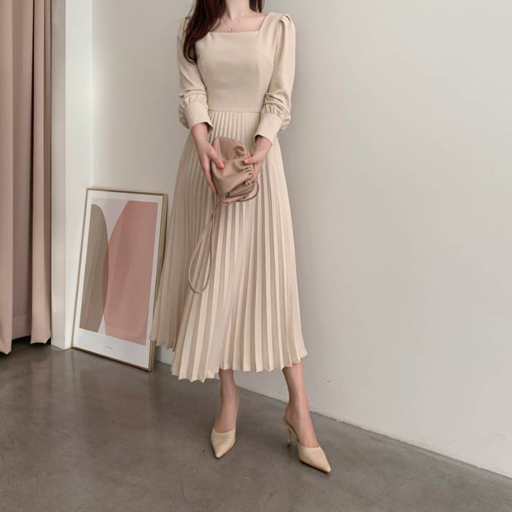 ワンピース プリーツスカート ワンピドレス ロング ロング丈 袖あり 長袖 スクエアネック 襟なし セミフレア Aライン プリーツ ハイウエスト かわいい 大人可愛い きれいめ シンプル 大人 上品 おしゃれ お洒落 アジアン エスニック エキゾチック 大人女子 ラフ 主役級