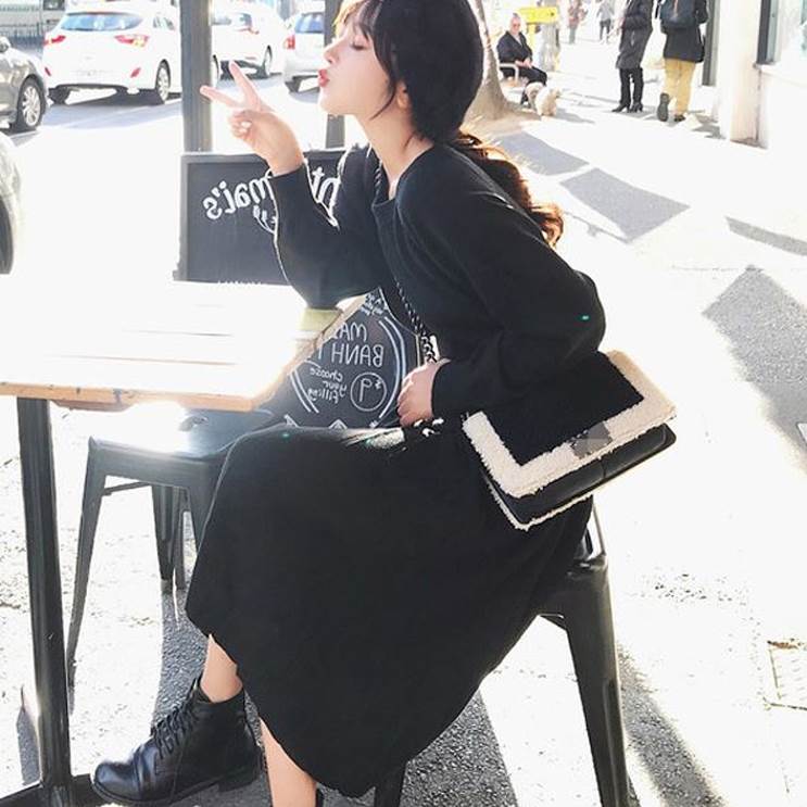 Pleats - ニット ロング プリーツ ワンピース フレアワンピース 膝下 ロング丈 袖あり 長袖 ボリューム袖 Uネック クルーネック フレア Aライン ウエストマーク 切り替えデザイン リブ かわいい 大人可愛い きれいめ シンプル カジュアル 大人 上品 おしゃれ 大人女子 こなれ感