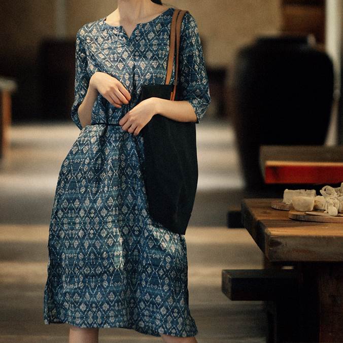 柄ありナチュラルテイストワンピース 膝丈 ひざ丈 袖あり 長袖 襟なし かわいい 大人可愛い きれいめ カジュアル 大人 上品 おしゃれ お洒落 大人可愛い 大人女子 こなれ感 ラフ キュート ガーリー ルーズ 個性的 主役級 とろみ感 抜け感 小花柄 春 夏 秋 冬 オールシーズン