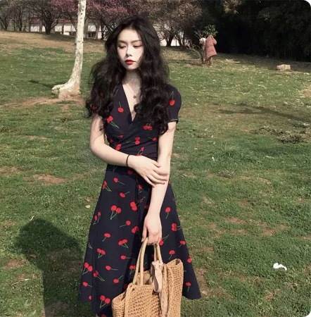 ワンピース デート フレアワンピース デニムワンピース ワンピドレス 膝下 ミモレ ミモレ丈 袖あり 半袖 フレアスリーブ ホルンスリーブ 萌袖 Vネック 襟なし フレア セミフレア 細身 ストレート ワイド Aライン 切り替えデザイン スマート ウエストマーク ウエストリボン