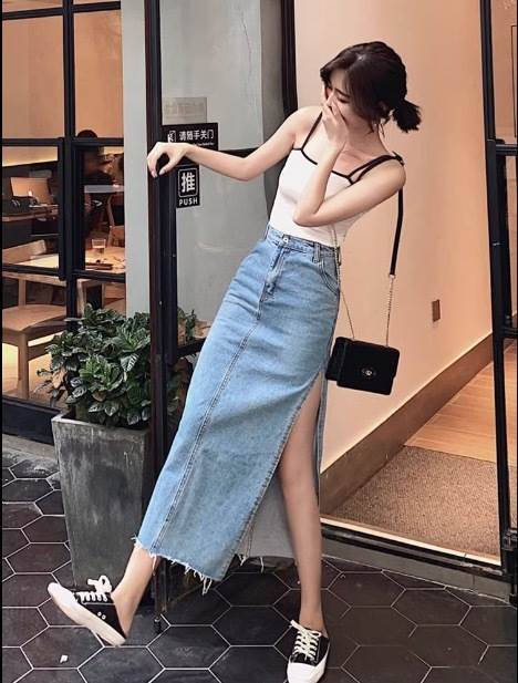 スカート デート ロングスカート タイトスカート デニムスカート ミモレ ミモレ丈 ミディアム丈 フレア セミフレア ストレート ワイド Aライン 切り替えデザイン スマート スリット サイドスリット ポケット 伸縮性 デニム ブルーデニム かわいい 大人可愛い きれいめ