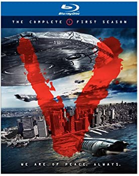 【中古】V: Complete First Season [Blu-ray] [Import]【メーカー名】Warner Home Video【メーカー型番】1000116609【ブランド名】商品画像はイメージです。中古という特性上、使用に影響ない程度の使用感・経年劣化（傷、汚れなど）がある場合がございます。また、中古品の特性上、ギフトには適しておりません。商品名に『初回』、『限定』、『〇〇付き』等の記載がございましても、特典・付属品・保証等は原則付属しておりません。当店では初期不良に限り、商品到着から7日間はを受付けております。(注文後の購入者様都合によるキャンセル・はお受けしていません。)他モールでも併売している商品の為、完売の際は在庫確保できない場合がございます。ご注文からお届けまで1、ご注文⇒ご注文は24時間受け付けております。2、注文確認⇒ご注文後、当店から注文確認メールを送信します。3、在庫確認⇒新品在庫：3-5日程度でお届け。　　※中古品は受注後に、再メンテナンス、梱包しますので　お届けまで3日-10日営業日程度とお考え下さい。　米海外から発送の場合は3週間程度かかる場合がございます。　※離島、北海道、九州、沖縄は遅れる場合がございます。予めご了承下さい。※配送業者、発送方法は選択できません。お電話でのお問合せは少人数で運営の為受け付けておりませんので、メールにてお問合せお願い致します。お客様都合によるご注文後のキャンセル・はお受けしておりませんのでご了承下さい。ご来店ありがとうございます。昭和・平成のCD、DVD、家電、音響機器など希少な商品も多数そろえています。レコード、楽器の取り扱いはございません。掲載していない商品もお探しいたします。映像商品にはタイトル最後に[DVD]、[Blu-ray]と表記しています。表記ないものはCDとなります。お気軽にメールにてお問い合わせください。
