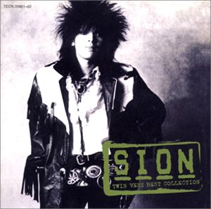 【中古】SION TWIN VERY BEST COLLECTION【メーカー名】インペリアルレコード【メーカー型番】【ブランド名】【商品説明】中古商品のご購入時はご購入前に必ず確認をお願いいたします。商品画像はイメージです。中古という特性上、使用に影響ない程度の使用感・経年劣化（傷、汚れなど）がある場合がございます。また、中古品の特性上、ギフトには適しておりません。商品名に『初回』、『限定』、『〇〇付き』等の記載がございましても、特典・付属品・保証等は原則付属しておりません。当店では初期不良に限り、商品到着から7日間はを受付けております。(注文後の購入者様都合によるキャンセル・はお受けしていません。)他モールでも併売している商品の為、完売の際は在庫確保できない場合がございます。ご注文からお届けまで1、ご注文⇒ご注文は24時間受け付けております。2、注文確認⇒ご注文後、当店から注文確認メールを送信します。3、在庫確認⇒新品在庫：3?5日程度でお届け。　　※中古品は受注後に、再メンテナンス、梱包しますので　お届けまで3日?10日営業日程度とお考え下さい。　米海外から発送の場合は3週間程度かかる場合がございます。　※離島、北海道、九州、沖縄は遅れる場合がございます。予めご了承下さい。※配送業者、発送方法は選択できません。お電話でのお問合せは少人数で運営の為受け付けておりませんので、メールにてお問合せお願い致します。お客様都合によるご注文後のキャンセル・はお受けしておりませんのでご了承下さい。ご来店ありがとうございます。昭和・平成のCD、DVD、家電、音響機器など希少な商品も多数そろえています。レコード、楽器の取り扱いはございません。掲載していない商品もお探しいたします。映像商品にはタイトル最後に[DVD]、[Blu-ray]と表記しています。表記ないものはCDとなります。お気軽にメールにてお問い合わせください。