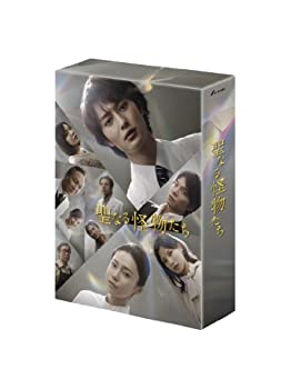 【中古】聖なる怪物たち Blu-ray BOX【メーカー名】SDP【メーカー型番】【ブランド名】商品画像はイメージです。中古という特性上、使用に影響ない程度の使用感・経年劣化（傷、汚れなど）がある場合がございます。また、中古品の特性上、ギフトには適しておりません。商品名に『初回』、『限定』、『〇〇付き』等の記載がございましても、特典・付属品・保証等は原則付属しておりません。当店では初期不良に限り、商品到着から7日間はを受付けております。(注文後の購入者様都合によるキャンセル・はお受けしていません。)他モールでも併売している商品の為、完売の際は在庫確保できない場合がございます。ご注文からお届けまで1、ご注文⇒ご注文は24時間受け付けております。2、注文確認⇒ご注文後、当店から注文確認メールを送信します。3、在庫確認⇒新品在庫：3-5日程度でお届け。　　※中古品は受注後に、再メンテナンス、梱包しますので　お届けまで3日-10日営業日程度とお考え下さい。　米海外から発送の場合は3週間程度かかる場合がございます。　※離島、北海道、九州、沖縄は遅れる場合がございます。予めご了承下さい。※配送業者、発送方法は選択できません。お電話でのお問合せは少人数で運営の為受け付けておりませんので、メールにてお問合せお願い致します。お客様都合によるご注文後のキャンセル・はお受けしておりませんのでご了承下さい。ご来店ありがとうございます。昭和・平成のCD、DVD、家電、音響機器など希少な商品も多数そろえています。レコード、楽器の取り扱いはございません。掲載していない商品もお探しいたします。映像商品にはタイトル最後に[DVD]、[Blu-ray]と表記しています。表記ないものはCDとなります。お気軽にメールにてお問い合わせください。