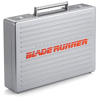 【中古】Blade Runner [DE] [BOX] [Blu-Ray]+[DVD] (No English version)【メーカー名】【メーカー型番】【ブランド名】商品画像はイメージです。中古という特性上、使用に影響ない程度の使用感・経年劣化（傷、汚れなど）がある場合がございます。また、中古品の特性上、ギフトには適しておりません。商品名に『初回』、『限定』、『〇〇付き』等の記載がございましても、特典・付属品・保証等は原則付属しておりません。当店では初期不良に限り、商品到着から7日間はを受付けております。(注文後の購入者様都合によるキャンセル・はお受けしていません。)他モールでも併売している商品の為、完売の際は在庫確保できない場合がございます。ご注文からお届けまで1、ご注文⇒ご注文は24時間受け付けております。2、注文確認⇒ご注文後、当店から注文確認メールを送信します。3、在庫確認⇒新品在庫：3-5日程度でお届け。　　※中古品は受注後に、再メンテナンス、梱包しますので　お届けまで3日-10日営業日程度とお考え下さい。　米海外から発送の場合は3週間程度かかる場合がございます。　※離島、北海道、九州、沖縄は遅れる場合がございます。予めご了承下さい。※配送業者、発送方法は選択できません。お電話でのお問合せは少人数で運営の為受け付けておりませんので、メールにてお問合せお願い致します。お客様都合によるご注文後のキャンセル・はお受けしておりませんのでご了承下さい。ご来店ありがとうございます。昭和・平成のCD、DVD、家電、音響機器など希少な商品も多数そろえています。レコード、楽器の取り扱いはございません。掲載していない商品もお探しいたします。映像商品にはタイトル最後に[DVD]、[Blu-ray]と表記しています。表記ないものはCDとなります。お気軽にメールにてお問い合わせください。