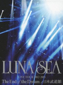 ご来店ありがとうございます。昭和・平成のCD、DVD、家電、音響機器など希少な商品も多数そろえています。レコード、楽器の取り扱いはございません。掲載していない商品もお探しいたします。映像商品にはタイトル最後に[DVD]、[Blu-ray]と表記しています。表記ないものはCDとなります。お気軽にメールにてお問い合わせください。LUNA SEA LIVE TOUR 2012-2013 The End of the Dream at 日本武道館(初回盤) [DVD]【メーカー名】ユニバーサルJ【メーカー型番】【ブランド名】ユニバーサル【商品説明】LUNA SEA LIVE TOUR 2012-2013 The End of the Dream at 日本武道館(初回盤) [DVD]・中古品（ユーズド品）について商品画像はイメージです。中古という特性上、使用に影響ない程度の使用感・経年劣化（傷、汚れなど）がある場合がございます。商品のコンディション、付属品の有無については入荷の度異なります。また、中古品の特性上、ギフトには適しておりません。商品名に『初回』、『限定』、『〇〇付き』等の記載がございましても、特典・付属品・保証等は原則付属しておりません。付属品や消耗品に保証はございません。当店では初期不良に限り、商品到着から7日間は返品を受付けております。注文後の購入者様都合によるキャンセル・返品はお受けしていません。他モールでも併売している商品の為、完売の際は在庫確保できない場合がございます。ご注文からお届けまで1、ご注文⇒ご注文は24時間受け付けております。2、注文確認⇒ご注文後、当店から注文確認メールを送信します。3、在庫確認⇒新品、新古品：3-5日程度でお届け。※中古品は受注後に、再検品、メンテナンス等により、お届けまで3日-10日営業日程度とお考え下さい。米海外倉庫から取り寄せの商品については発送の場合は3週間程度かかる場合がございます。　※離島、北海道、九州、沖縄は遅れる場合がございます。予めご了承下さい。※配送業者、発送方法は選択できません。お電話でのお問合せは少人数で運営の為受け付けておりませんので、メールにてお問合せお願い致します。お客様都合によるご注文後のキャンセル・返品はお受けしておりませんのでご了承下さい。ご来店ありがとうございます。昭和・平成のCD、DVD、家電、音響機器など希少な商品も多数そろえています。レコード、楽器の取り扱いはございません。掲載していない商品もお探しいたします。映像商品にはタイトル最後に[DVD]、[Blu-ray]と表記しています。表記ないものはCDとなります。お気軽にメールにてお問い合わせください。