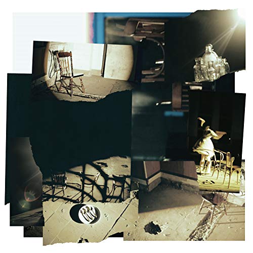 【中古】窓、花束、古い椅子。