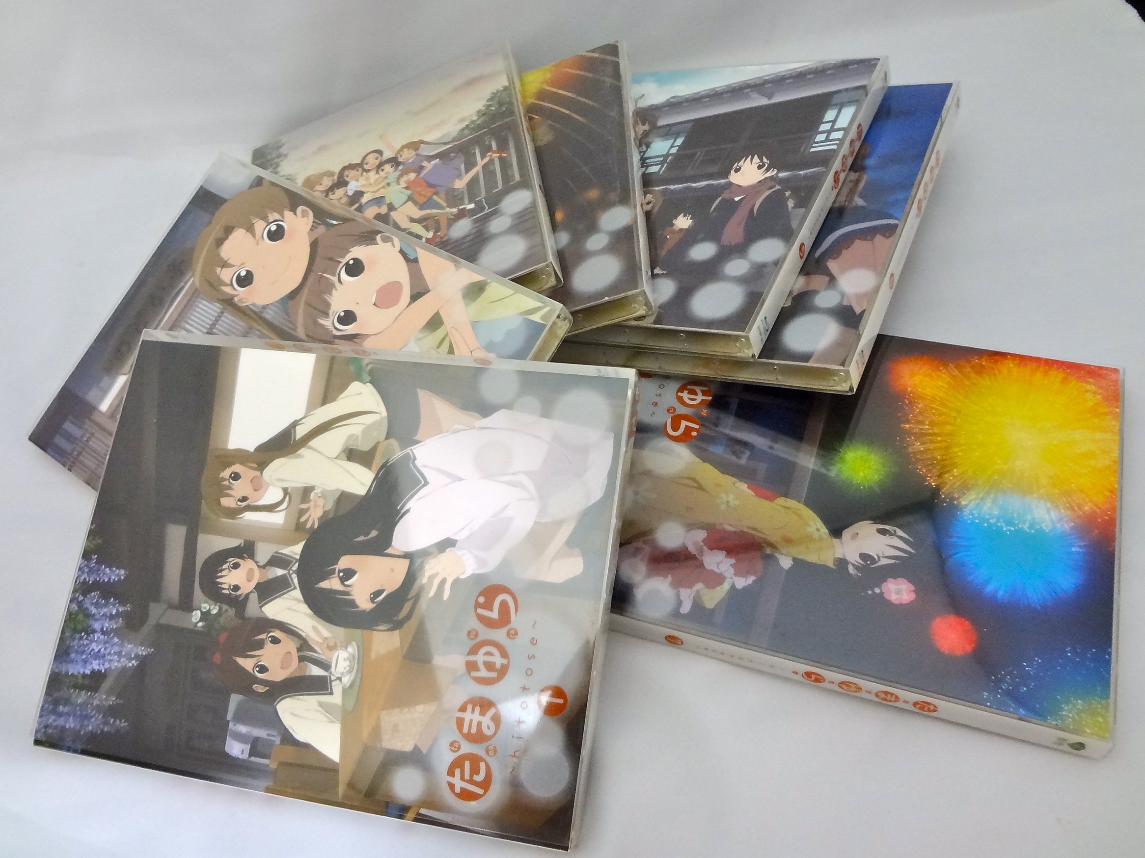 ご来店ありがとうございます。昭和・平成のCD、DVD、家電、音響機器など希少な商品も多数そろえています。レコード、楽器の取り扱いはございません。掲載していない商品もお探しいたします。映像商品にはタイトル最後に[DVD]、[Blu-ray]と表記しています。表記ないものはCDとなります。お気軽にメールにてお問い合わせください。たまゆら~hitotose~ 全巻セット(第1巻~第7巻) [Blu-ray]【メーカー名】松竹【メーカー型番】【ブランド名】松竹【商品説明】たまゆら~hitotose~ 全巻セット(第1巻~第7巻) [Blu-ray]・中古品（ユーズド品）について商品画像はイメージです。中古という特性上、使用に影響ない程度の使用感・経年劣化（傷、汚れなど）がある場合がございます。商品のコンディション、付属品の有無については入荷の度異なります。また、中古品の特性上、ギフトには適しておりません。商品名に『初回』、『限定』、『〇〇付き』等の記載がございましても、特典・付属品・保証等は原則付属しておりません。付属品や消耗品に保証はございません。当店では初期不良に限り、商品到着から7日間は返品を受付けております。注文後の購入者様都合によるキャンセル・返品はお受けしていません。他モールでも併売している商品の為、完売の際は在庫確保できない場合がございます。ご注文からお届けまで1、ご注文⇒ご注文は24時間受け付けております。2、注文確認⇒ご注文後、当店から注文確認メールを送信します。3、在庫確認⇒新品、新古品：3-5日程度でお届け。※中古品は受注後に、再検品、メンテナンス等により、お届けまで3日-10日営業日程度とお考え下さい。米海外倉庫から取り寄せの商品については発送の場合は3週間程度かかる場合がございます。　※離島、北海道、九州、沖縄は遅れる場合がございます。予めご了承下さい。※配送業者、発送方法は選択できません。お電話でのお問合せは少人数で運営の為受け付けておりませんので、メールにてお問合せお願い致します。お客様都合によるご注文後のキャンセル・返品はお受けしておりませんのでご了承下さい。ご来店ありがとうございます。昭和・平成のCD、DVD、家電、音響機器など希少な商品も多数そろえています。レコード、楽器の取り扱いはございません。掲載していない商品もお探しいたします。映像商品にはタイトル最後に[DVD]、[Blu-ray]と表記しています。表記ないものはCDとなります。お気軽にメールにてお問い合わせください。
