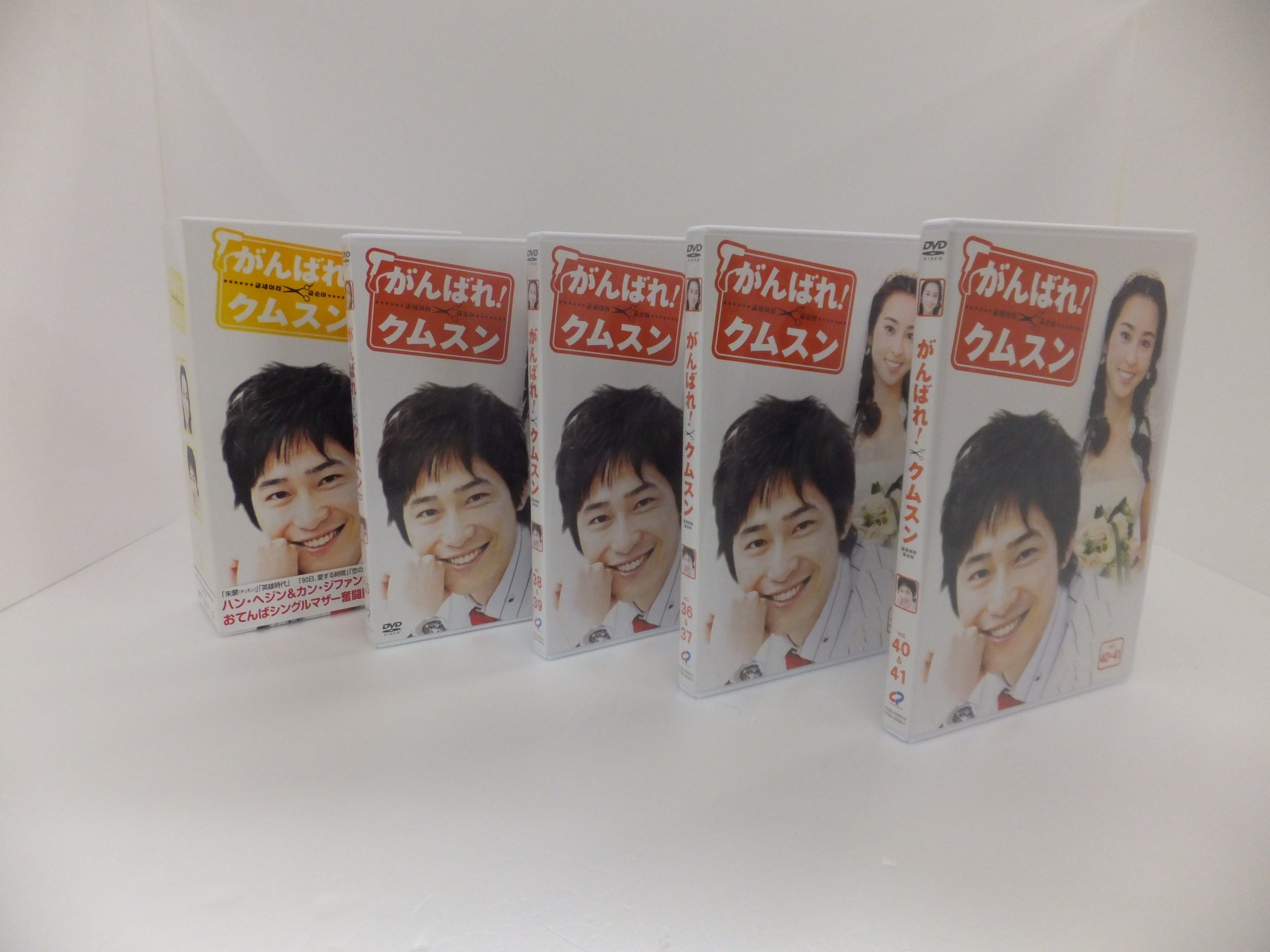 ご来店ありがとうございます。昭和・平成のCD、DVD、家電、音響機器など希少な商品も多数そろえています。レコード、楽器の取り扱いはございません。掲載していない商品もお探しいたします。映像商品にはタイトル最後に[DVD]、[Blu-ray]と表記しています。表記ないものはCDとなります。お気軽にメールにてお問い合わせください。がんばれ!クムスン DVD-BOX 6【メーカー名】カルチュア・パブリッシャーズ【メーカー型番】【ブランド名】ポニーキャニオン【商品説明】がんばれ!クムスン DVD-BOX 6・中古品（ユーズド品）について商品画像はイメージです。中古という特性上、使用に影響ない程度の使用感・経年劣化（傷、汚れなど）がある場合がございます。商品のコンディション、付属品の有無については入荷の度異なります。また、中古品の特性上、ギフトには適しておりません。商品名に『初回』、『限定』、『〇〇付き』等の記載がございましても、特典・付属品・保証等は原則付属しておりません。付属品や消耗品に保証はございません。当店では初期不良に限り、商品到着から7日間は返品を受付けております。注文後の購入者様都合によるキャンセル・返品はお受けしていません。他モールでも併売している商品の為、完売の際は在庫確保できない場合がございます。ご注文からお届けまで1、ご注文⇒ご注文は24時間受け付けております。2、注文確認⇒ご注文後、当店から注文確認メールを送信します。3、在庫確認⇒新品、新古品：3-5日程度でお届け。※中古品は受注後に、再検品、メンテナンス等により、お届けまで3日-10日営業日程度とお考え下さい。米海外倉庫から取り寄せの商品については発送の場合は3週間程度かかる場合がございます。　※離島、北海道、九州、沖縄は遅れる場合がございます。予めご了承下さい。※配送業者、発送方法は選択できません。お電話でのお問合せは少人数で運営の為受け付けておりませんので、メールにてお問合せお願い致します。お客様都合によるご注文後のキャンセル・返品はお受けしておりませんのでご了承下さい。ご来店ありがとうございます。昭和・平成のCD、DVD、家電、音響機器など希少な商品も多数そろえています。レコード、楽器の取り扱いはございません。掲載していない商品もお探しいたします。映像商品にはタイトル最後に[DVD]、[Blu-ray]と表記しています。表記ないものはCDとなります。お気軽にメールにてお問い合わせください。
