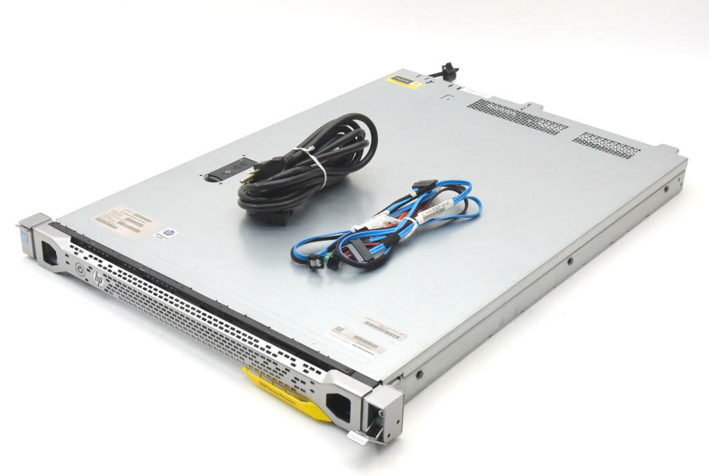 商品情報 No.548225437メーカーHPE商品名 型番・型名ProLiant DL120 Gen9 (3PAR Service Processorモデル)※K2R28AR仕様■基本スペック　・CPU：Xeon E5-2603 v3 1.6GHz(6コアCPU搭載)　・メモリ：4096MB(4GBx1枚構成)　・ストレージ：500GB(SATA 2.5 HDD)　・RAID：SmartArray B140i(オンボード)※デフォルトブートがレガシーモードの為SmartArray B140i(オンボードRAID)はOFF状態になっています　・VGA：オンボード　・DRIVE：DVD-ROM　・COA：なし状態・動作状況■動作：中古動作品外観■汚れ　・外装汚れ若干有り。■シール痕　・若干あり。■傷　・外装に使用に差し支えない擦り傷がございます。■その他　・中古品のため使用に差し支えない傷、汚れがある場合がございます。　・本体内外装は清掃しておりますが、多少の汚れが残っている可能性がございます。　・右側ラックマウントラッチ破損附属品■付属品　・電源ケーブル　・内蔵SATAケーブル等対応情報-備考　・簡易動作確認済み　・OS欠品の為簡易OSにて動作確認後HDD消去済み、OSは付属いたしておりませんご注意　・本商品は店頭等でも販売している為、稀に在庫切れの場合があります。　・その場合、代替品をご提案させていただきます。