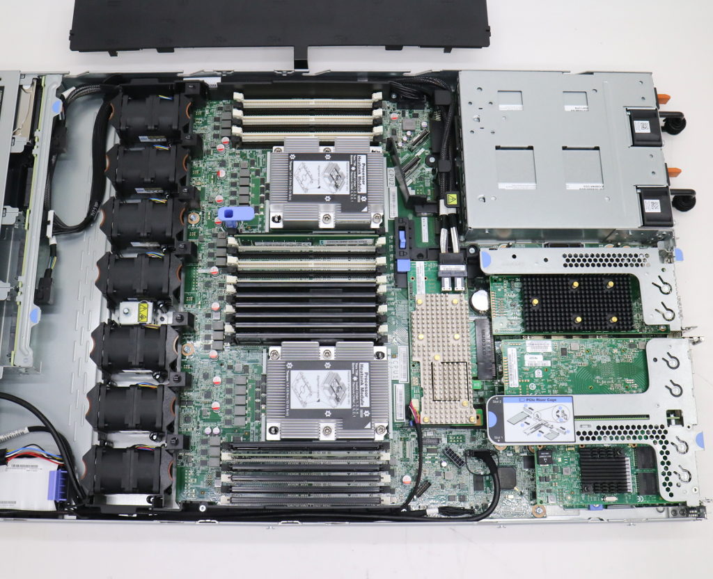 Lenovo ThinkSystem SR630 Xeon Silver 4112 2.6GHz(8����å�CPUx2��) 32GB 300GBx2(SAS2.5�����/12Gbps/RAID1) ThinkSystem RAID 930-8i ����šۡ�20250617��