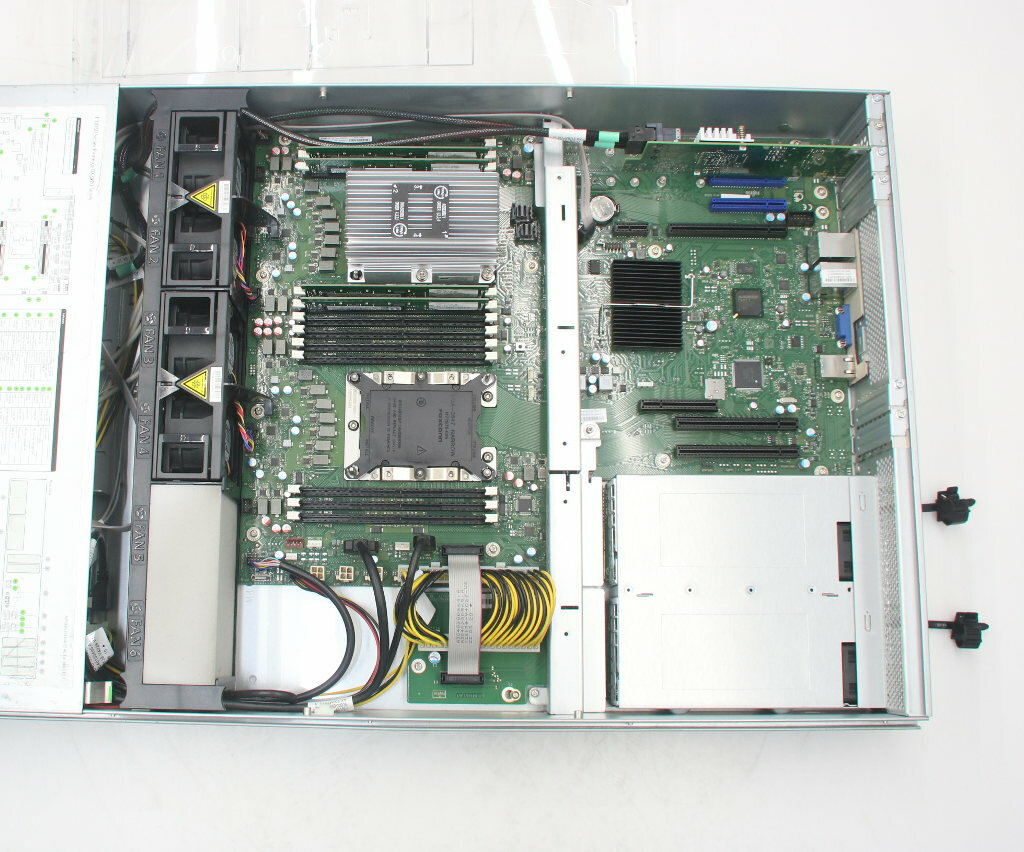 富士通 PRIMERGY RX2520 M5 Xeon Silver 4210 2.2GHz(20スレッドCPUx1基) 32GB 300GBx2台(SAS2.5インチ/RAID1) DVD-ROM AC*2 LSI SAS3008 【中古】【20260225】