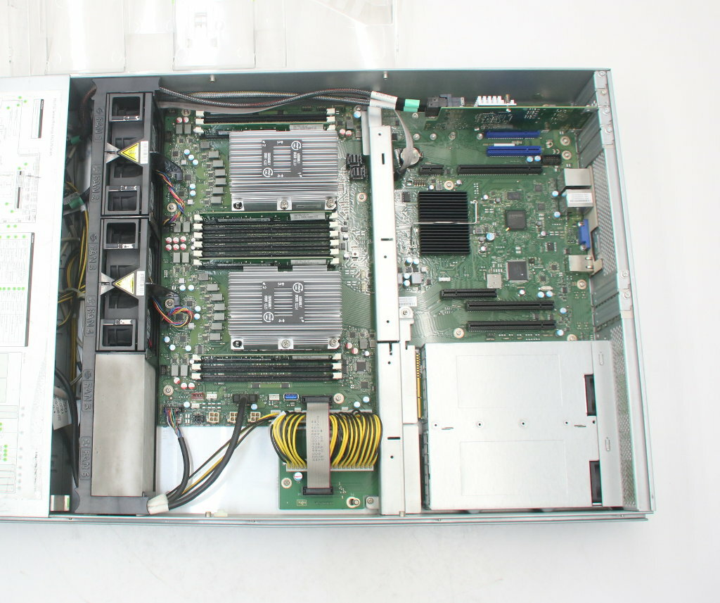 富士通 PRIMERGY RX2520 M5 Xeon Silver 4208 2.1GHz(16スレッドCPUx2基) 32GB 300...