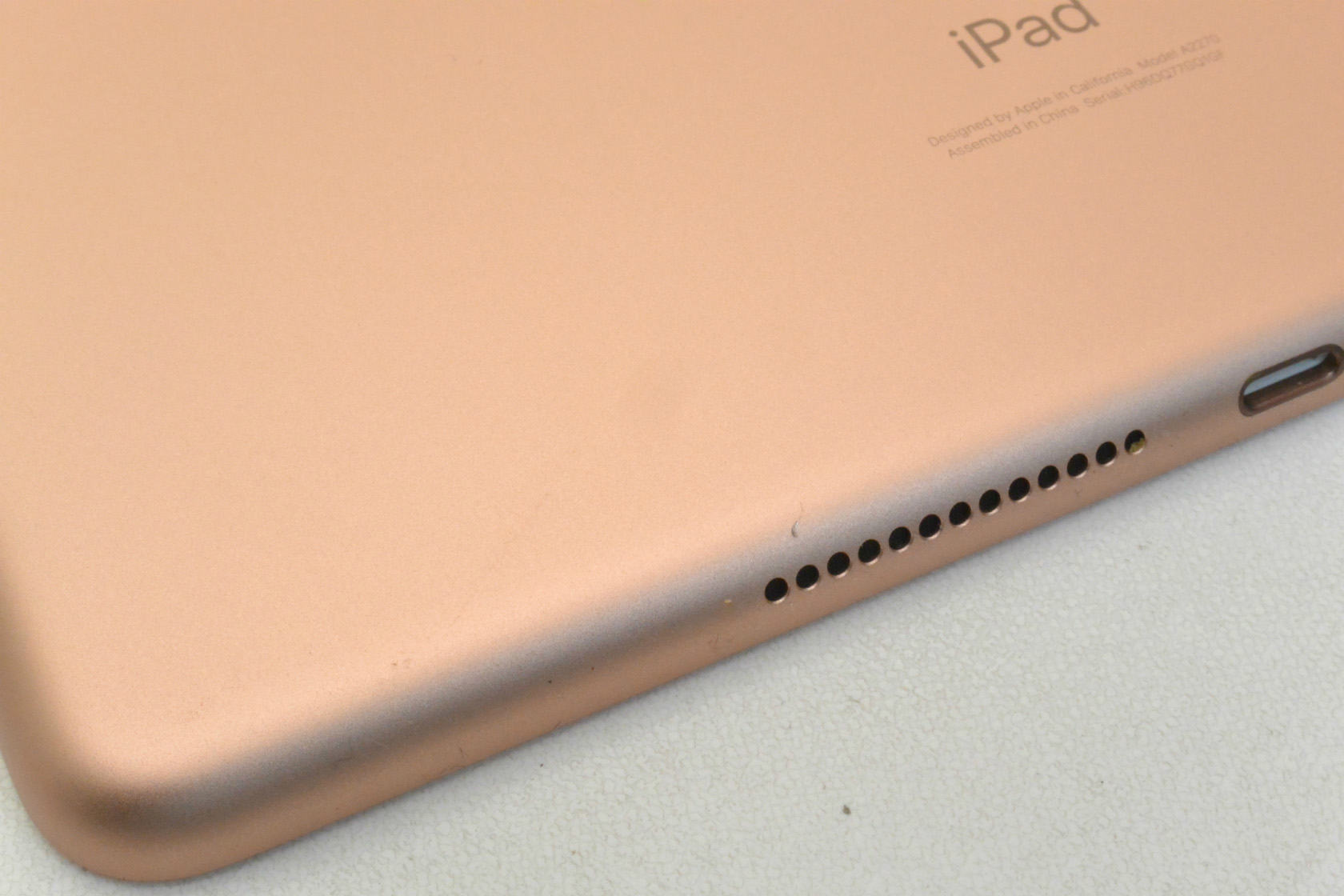 Wi-Fiモデル Apple iPad8 Wi-Fi 32GB iPadOS18.3.2 ゴールド MYLC2J/A 初期化済 【m026498】【中古】【K20250402】