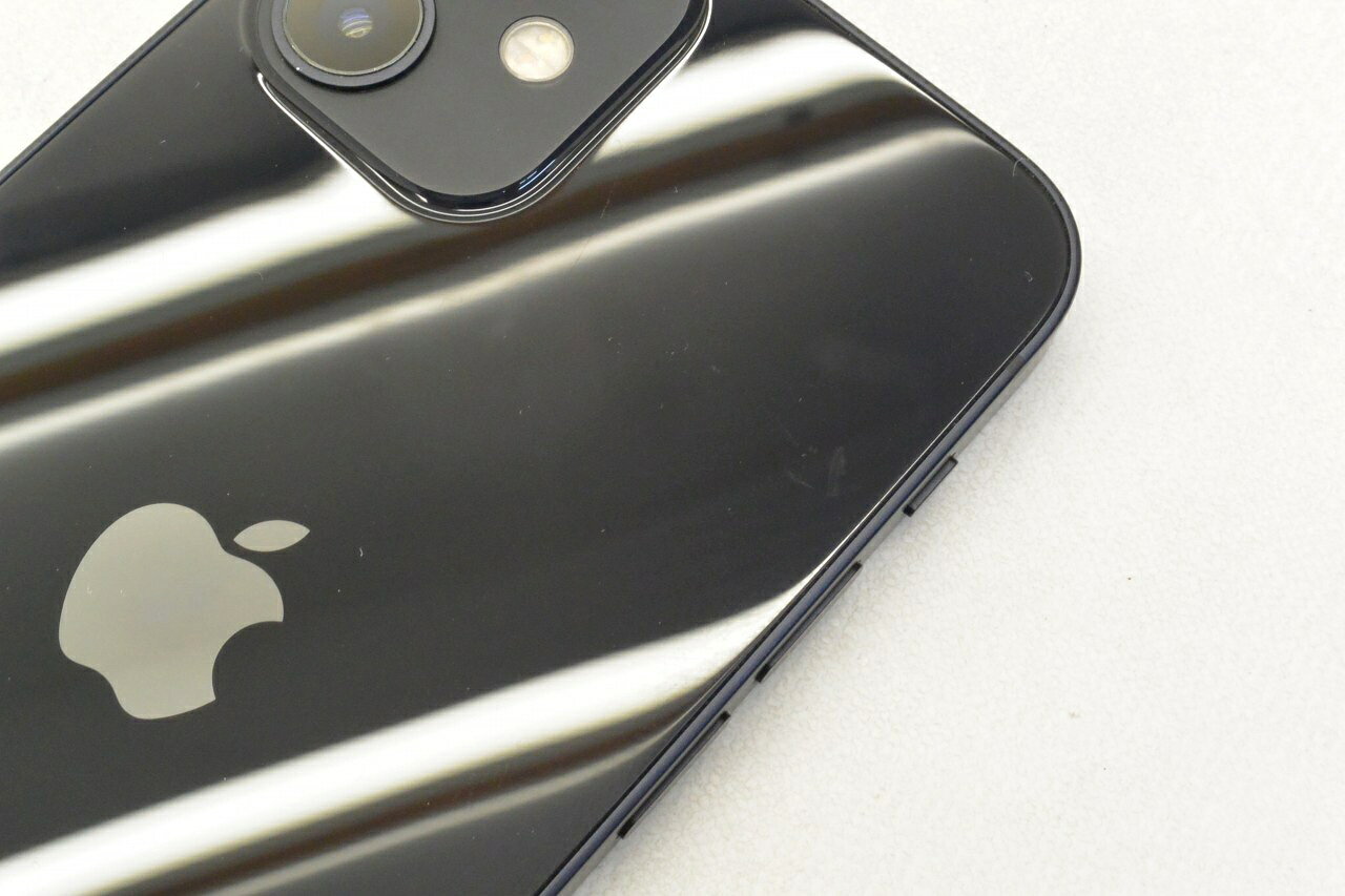 PCコンフルプレミアム楽天市場店の白ロム SIMフリー docomo SIMロック解除済 Apple iPhone12 mini 128GB iOS26.4.2 ブラック MGDJ3J/A 初期化済 【m030751】【中古】【K20260427】｜アングル3