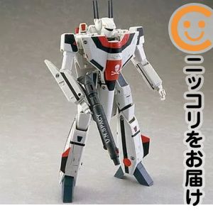 フィギュア 完全変形 1/48 VF-1S 一条輝機 「超時空要塞マクロス 〜愛・おぼえていますか〜」【14日以内発送】 圧倒的存在感をその手に!やまとマクロスシリーズのベストセラー「1/48完全変形版VF-1シリーズ」より、VF-1S 一条輝機。バトロイドの体型もがっしりとしならも破綻の無い落ち着いたプロポーションが魅力です。ベクタードノズルやガウォーク・バトロイド時のノズル周りなど、より精密な造形・塗装表現を施しています。主翼フラップ可動・アンテナ再現・機首先端のレーダーやエアブレーキ開閉など、よりリアル感を演出するギミックが詰め込まれています。■商品状態・中古品・商品画像はイメージです。（実際の商品の物ではございません）・サイズ：ファイター時:全長約300mm・商品のセット内容は以下の通りとなります。　フィギュア本体、ミサイルポッド×4、3連式対地ミサイル×4、ガンポッド、パイロットフィギュア、ステッカー、説明書※記載されている内容以外の封入物・特典等は付属しておりません。中古品のため、外箱がある商品でも箱に痛み（キズ、日焼け、へこみ等）などの劣化がある場合がございます。詳細につきましては、お応えいたしかねます事を予めご了承ください。■発送につきまして・送料は当店にて負担いたします。・コンビニ/ATM支払いを選択されたお客様は、お支払いいただきましてから準備をいたします。・宅配便にて発送（運送会社の指定はできません。）※発送までにご注文日（お支払日）より8〜14日のお時間を頂いております。土日祝日は休業のため翌営業日の対応となります。メーカー：YAMATO（やまと）商品名：フィギュア 完全変形 1/48 VF-1S 一条輝機 「超時空要塞マクロス 〜愛・おぼえていますか〜」シリーズ：マクロスシリーズ作品：超時空要塞マクロスフィギュアも絶賛販売中♪☆コミ直をよろしくお願いします m(__)m