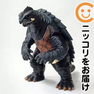 フィギュア 平成ガメラ 「ガメラ3 邪神イリス覚醒」 ムービーモンスターシリーズ【14日以内発送】 ムービーモンスターシリーズに平成ガメラがラインナップ。1999年に公開された「ガメラ3 邪神イリス覚醒」のガメラがよりリアルな彩色で登場!包装:裸タグ※中古商品に関しましては「タグ」の有無は保証しておりません、予めご了承下さい。※中古商品に関しましては商品の性質上多少の塗装剥げ・汚れ等がある場合がございます、予めご了承ください。※画像はイメージです。■商品状態・中古品・商品画像はイメージです。（実際の商品の物ではございません）・サイズ：全高約140mm中古品のため、外箱がある商品でも箱に痛み（キズ、日焼け、へこみ等）などの劣化がある場合がございます。詳細につきましては、お応えいたしかねます事を予めご了承ください。■発送につきまして・送料は当店にて負担いたします。・コンビニ/ATM支払いを選択されたお客様は、お支払いいただきましてから準備をいたします。・宅配便にて発送（運送会社の指定はできません。）※発送までにご注文日（お支払日）より8〜14日のお時間を頂いております。土日祝日は休業のため翌営業日の対応となります。メーカー：BANDAI（バンダイ）商品名：フィギュア 平成ガメラ 「ガメラ3 邪神イリス覚醒」 ムービーモンスターシリーズ商品分類：ムービーモンスターシリーズキャラクター：ガメラフィギュアも絶賛販売中♪☆コミ直をよろしくお願いします m(__)m