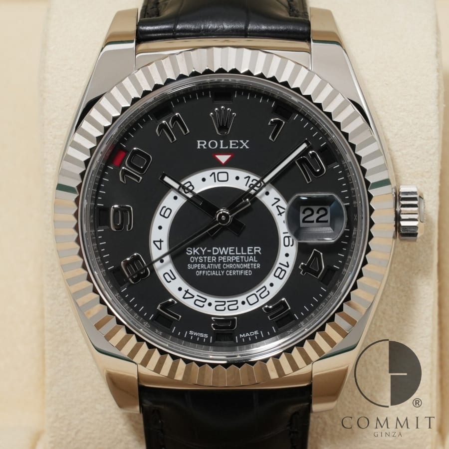 鑑定士からの一言メーカーにて外装仕上げを行っておりますので、全体的に綺麗な状態の美品でございます。 中古市場において出回りが非常に少なくなっており、販売価格も抑えております。 革ベルトも新品状態となっておりますので、お探しの方には非常にオススメな一本でございます。 ※外装仕上げで取り切れないキズがございます。 基本情報ブランドロレックスモデルスカイドゥエラー型番326139文字盤ブラック素材18KWG状態美中古製造年度ランダム番保証書日付2016年8月駆動方式自動巻きキャリバー9001パワーリザーブ約72時間ケースサイズ42mm腕回り腕周り最大約18cm仕様・付属品夜光クロマライト防水100m付属品保証書;箱;冊子;パスケース;クロノメータータグ;アリゲーターベルト;見積書;請求書各部コンディションダイヤル綺麗な状態針綺麗な状態風防10倍ルーペで見て目立つスレ・キズなしベゼル目立つスレ・キズなしケース目立たない程度のスレ・キズありバンド未使用バックル目立つスレ・キズなし裏蓋目立つスレ・キズなし保証当店保証期間12ヵ月