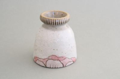 日本製 粉引輪花 湯呑（紅）1個 花柄 陶器 ゆのみ コップ 和風 かわいい おしゃれ 和モダン レトロ 陶製 国産 和テイスト 和食器
