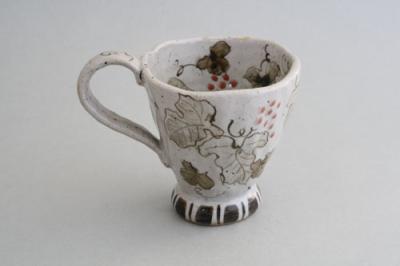 日本製 染ぶどう マグ（紅） 1個 花柄 陶器 レトロ マグカップ コップ 小さい コンパクト かわいい 贈り物 プレゼント ギフト